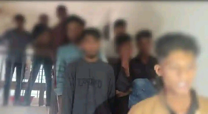 নারায়ণগঞ্জের বন্দর থেকে অবৈধ জাতীয় পরিচয়পত্র তৈরির সময় ২০ বহিরাগত আটক